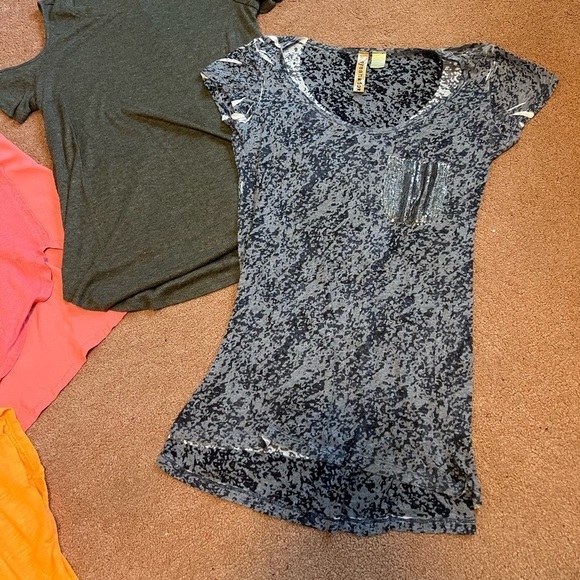 Bundle of 4 Women’s Short Sleeve Tops Floral Cold Shoulder Linen Ruched Size M - Picture 6 of 15